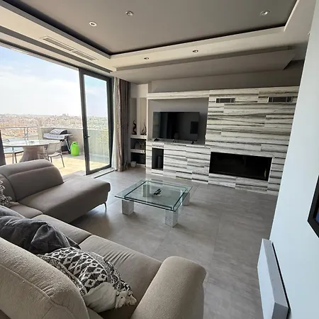 Luxury Penthouse * סליאמה