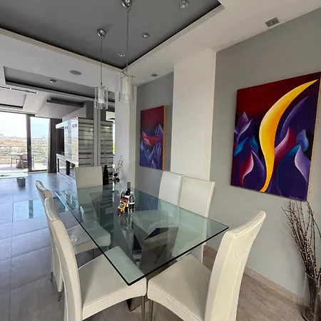 Luxury Penthouse דירה סליאמה