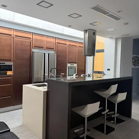 Luxury Penthouse דירה *