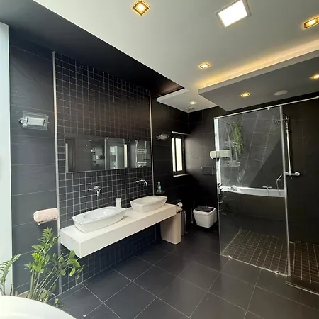 Luxury Penthouse דירה *