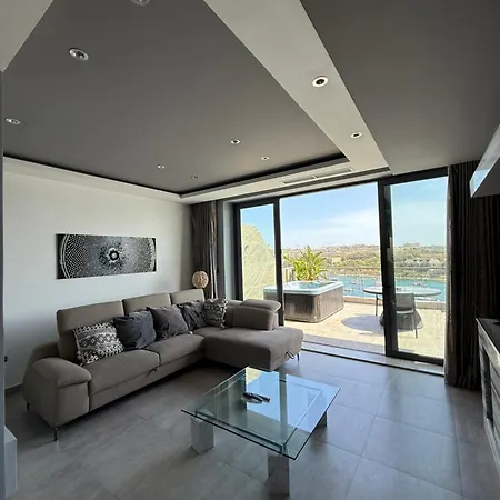 Luxury Penthouse דירה *