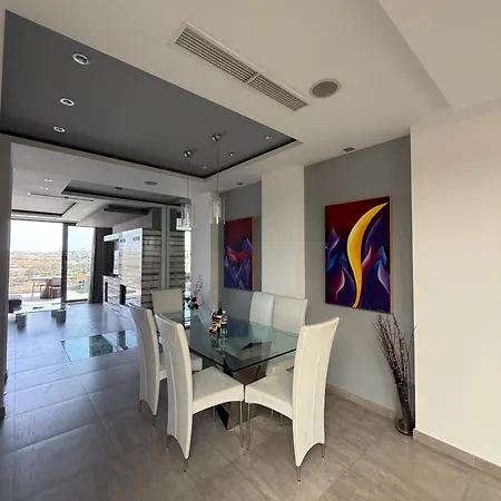 Luxury Penthouse דירה *