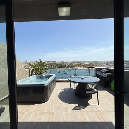 Luxury Penthouse דירה